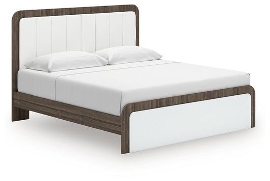 Kendanport King Upholstered Bed