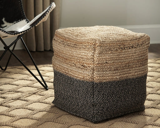 Sweed Valley Pouf Royal Furniture