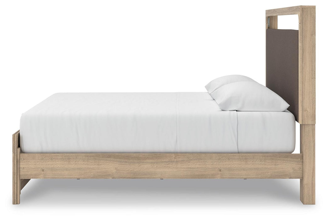 Kinlanni King Upholstered Platform Bed, Dresser and Mirror